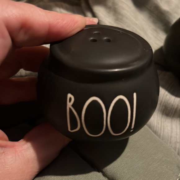 Salt & Pepper shakers - Rae Dunn - Halloween - BOO! EEK! - Picture 3 of 7